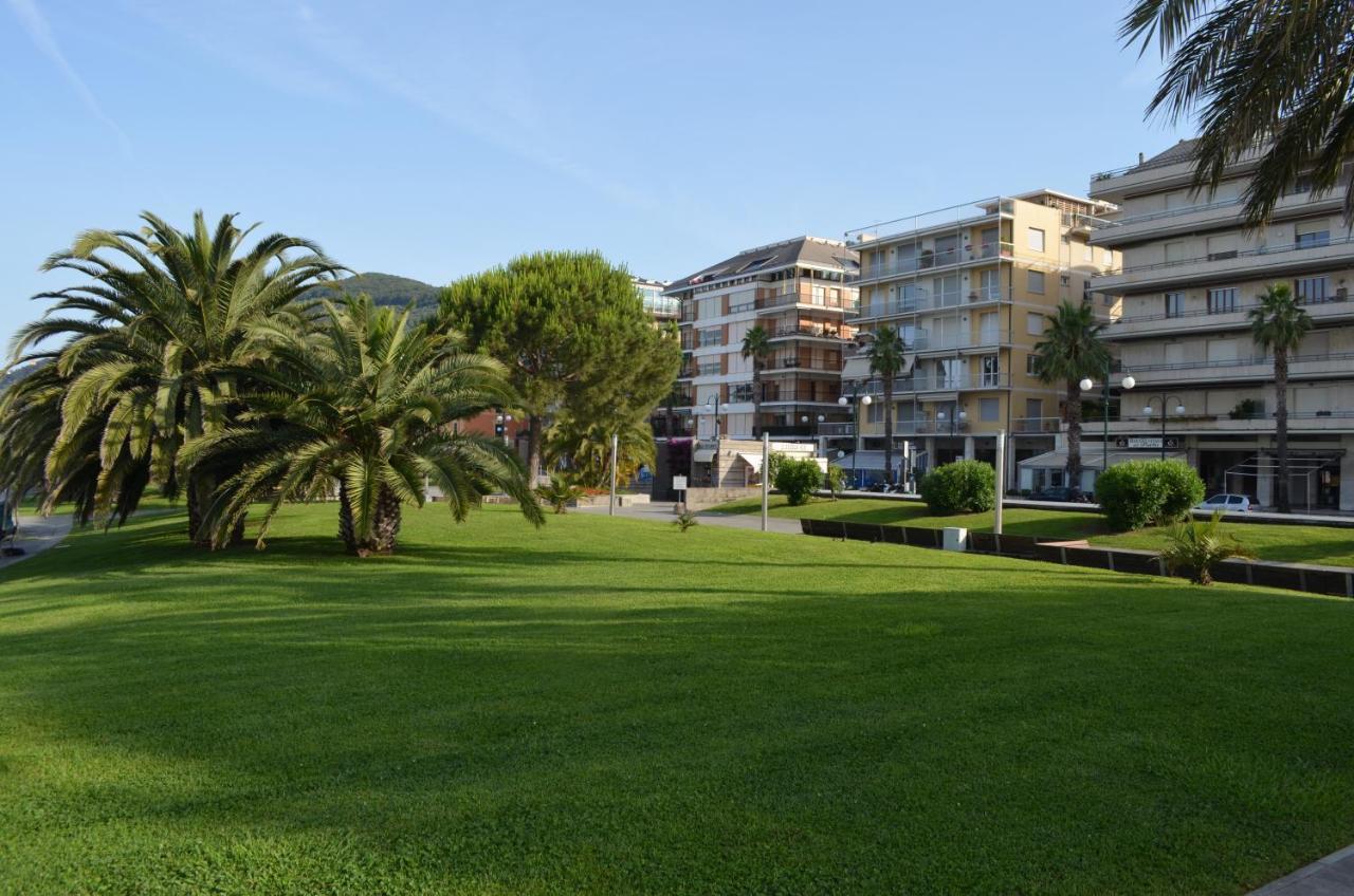 Hotel Doria Chiavari Buitenkant foto